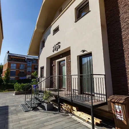 Arya Apartment Piest'any