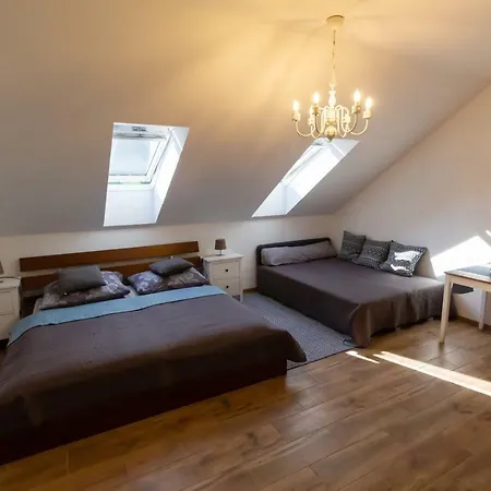 Arya Apartment Piest'any