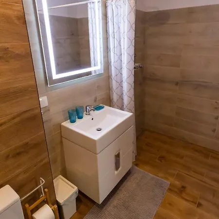 Arya Apartment