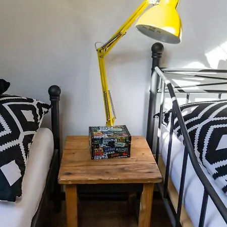 Lägenhet Arya Piest'any