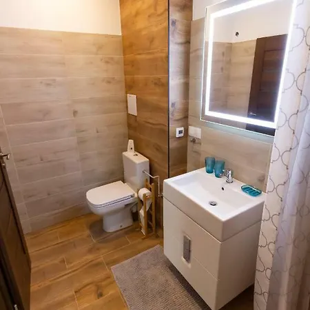 Arya Apartment Piest'any