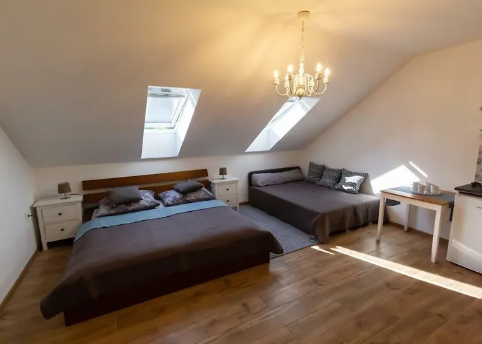 Arya Apartment Piest'any
